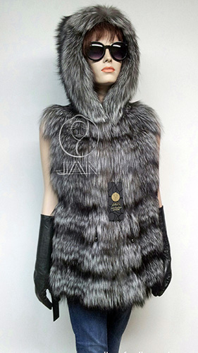 سترة فرو الثعلب الفضي